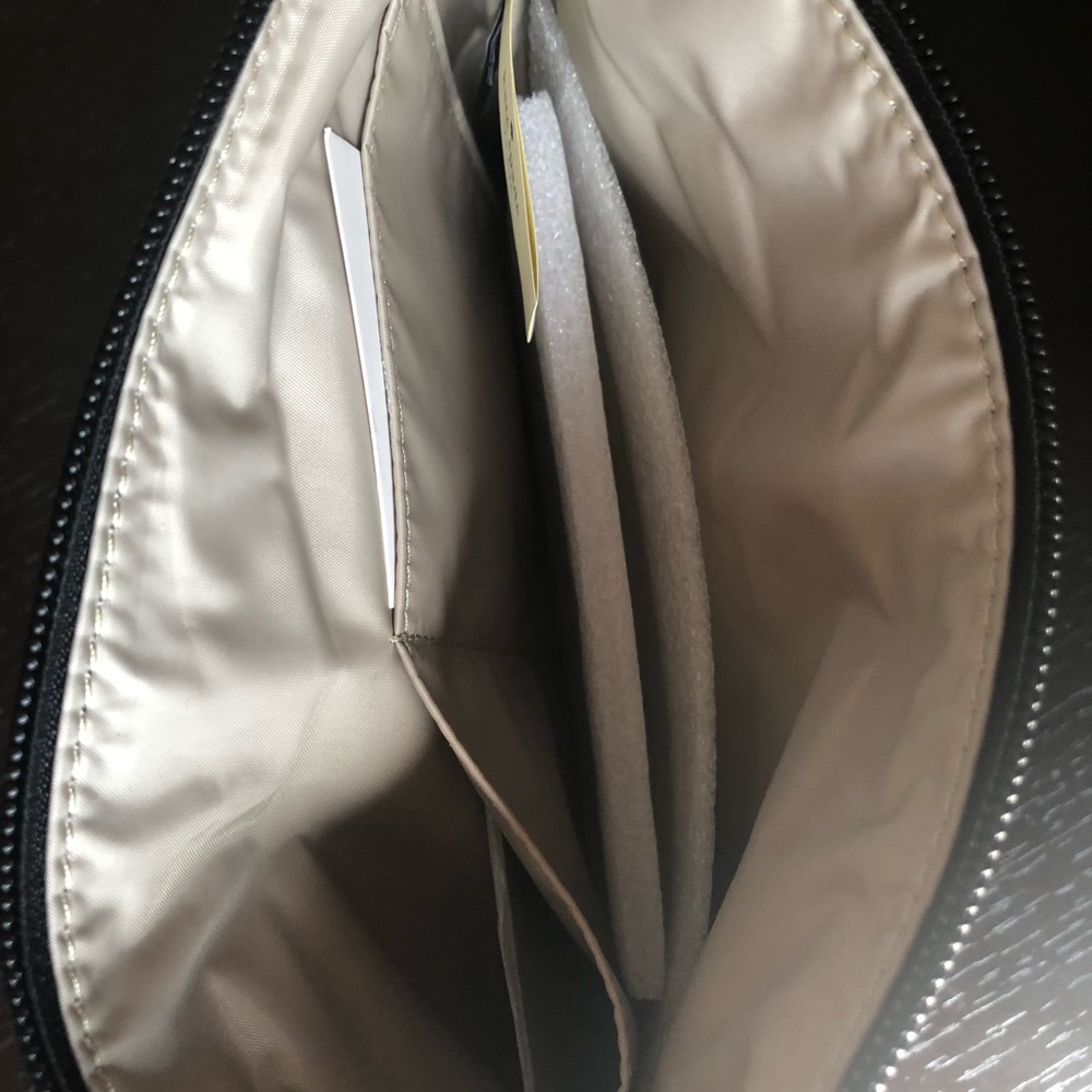 ♠️ Kate Spade ♠️ Clutch. - Picture 5 of 7
